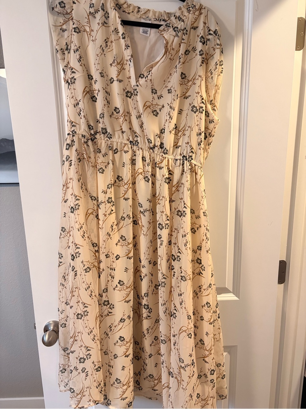 Melrose and Market Cream Floral Midi Dress